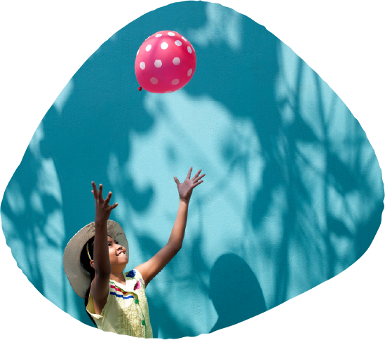 little-girl-playing-with-ballon